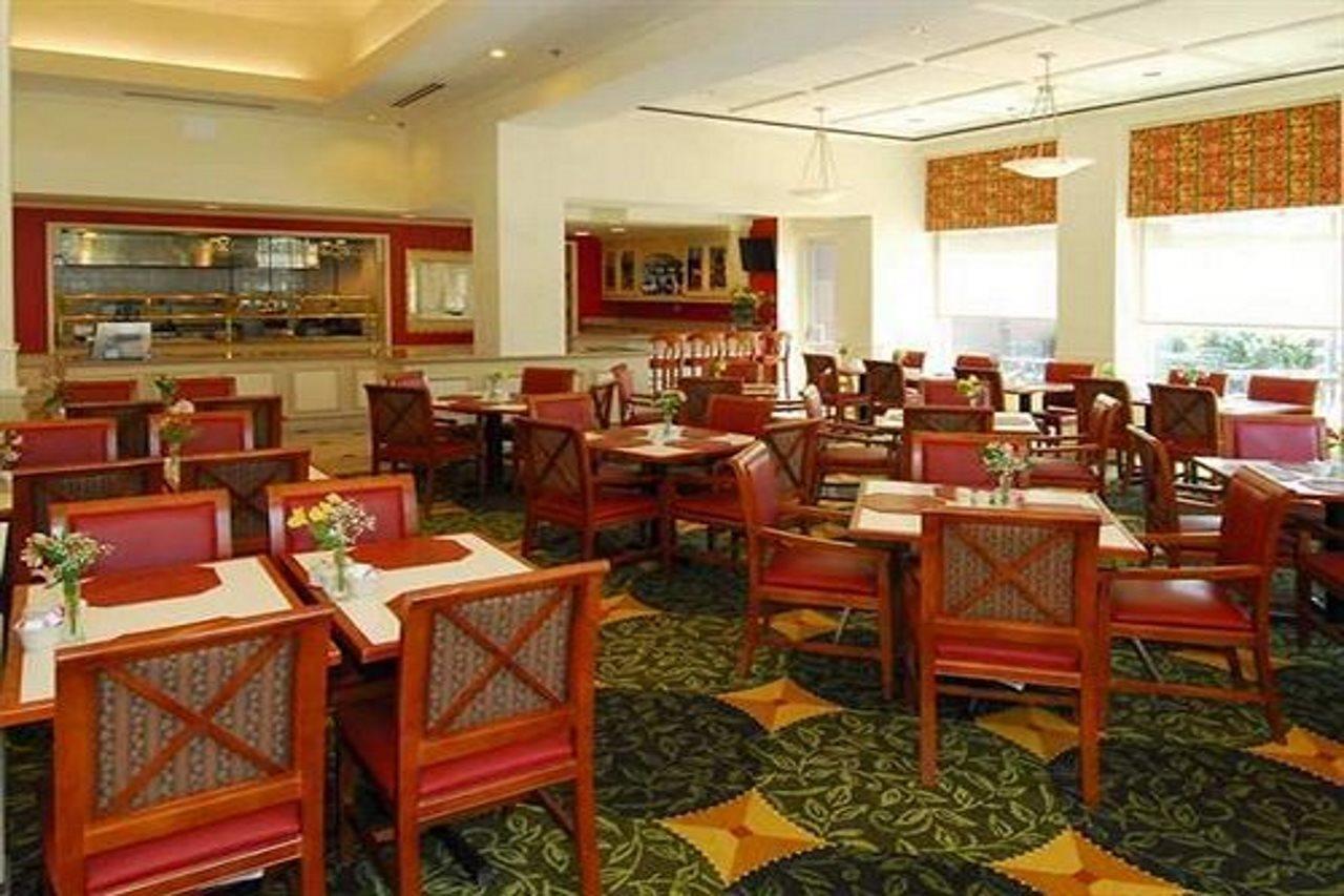 Hilton Garden Inn White Marsh Étterem fotó